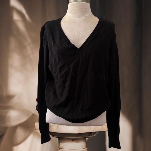 Black H&M deep plunging V-neck pullover jumper knitwear sweater - Picture 1 of 3
